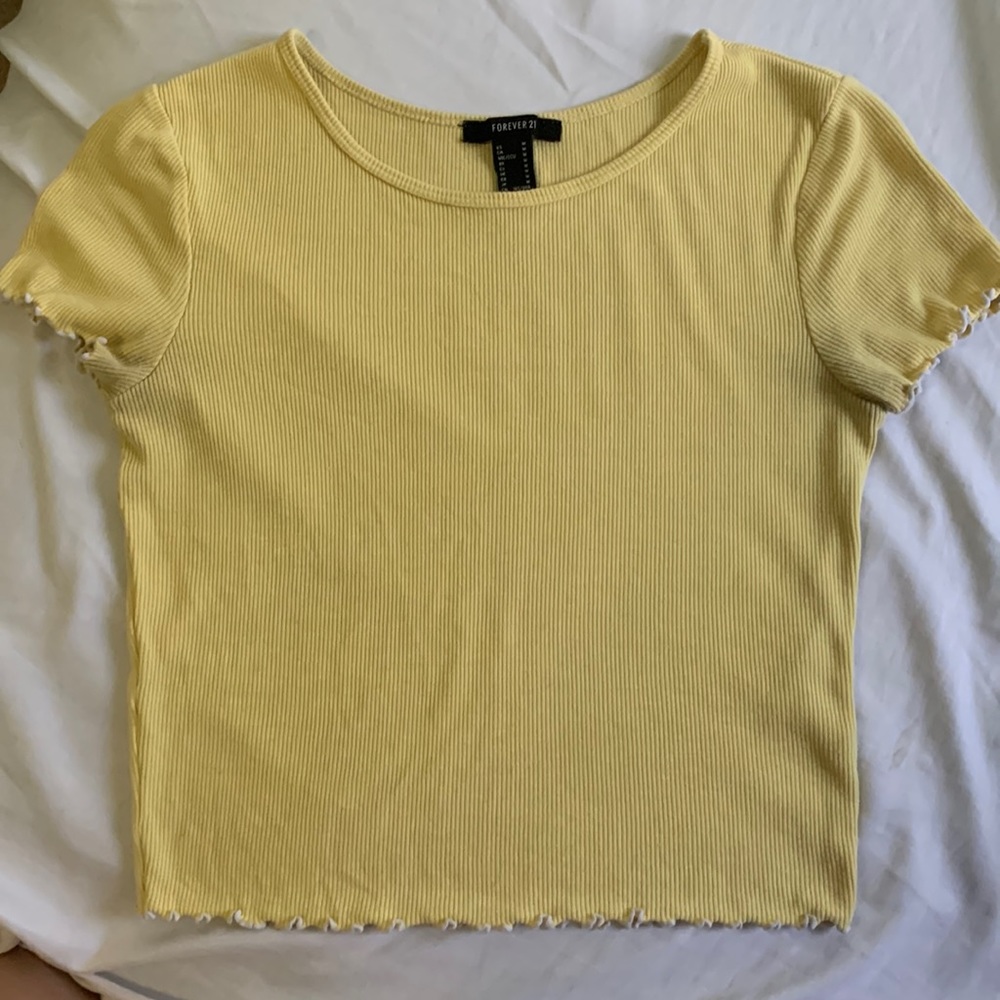 yellow lettuce edge crop tee
